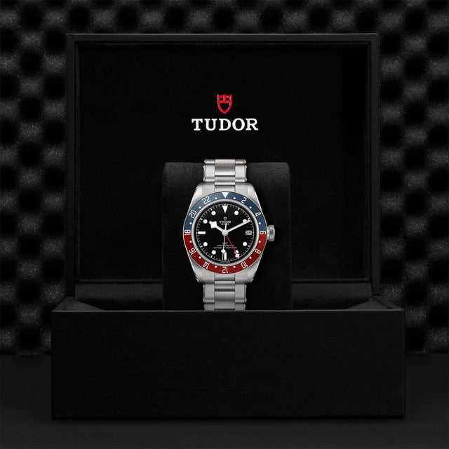 TUDOR Black Bay GMT M79830RB 0001 Presentation