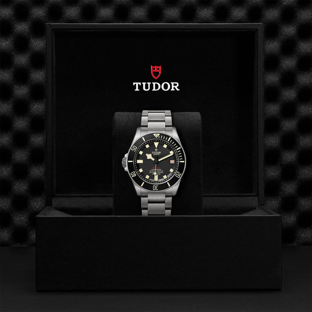 TUDOR Pelagos LHD M25610TNL 0001 Presentation