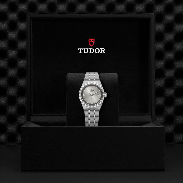 TUDOR Royal M28300 0002 Presentation