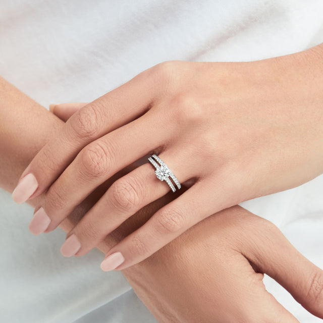 Thread Set Diamond Wedding Band