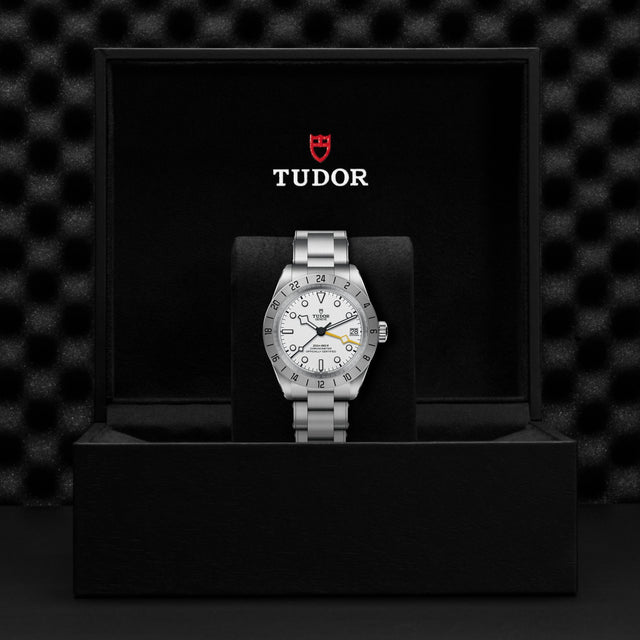 TUDOR Black Bay Pro
