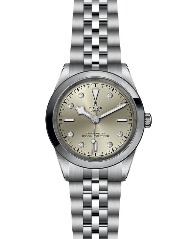 tudor m79680 0006 front facing white background